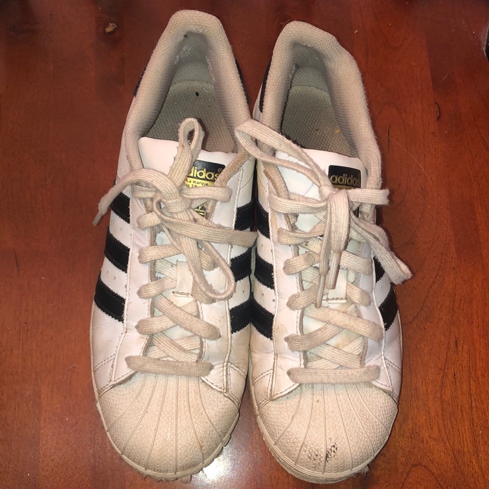 Adidas superstars